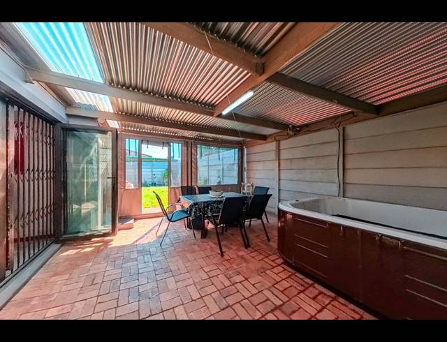 3 BEDROOM HOUSE FOR SALE IN VIKING VILLAGE